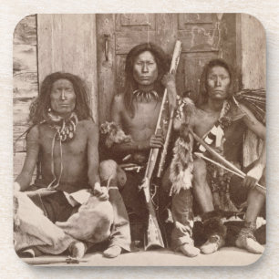 Porta-copo Três indiano Braves, fotografado pelo inglês rea