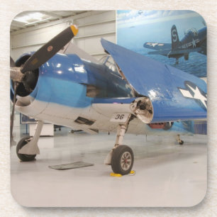 Porta-copo Um avião de combate F-6F Hellcat da Segunda Guerra