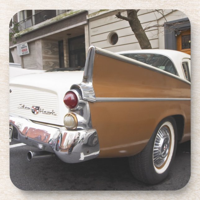Porta-copo Um carro clássico Studebaker Silver Hawk estaciona (Frente)