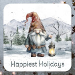 Porta-copo Watercolor Winter Christmas Gnomo<br><div class="desc">Proteja a sua mesa e os seus contadores desta época de férias com uma Porta copos de plástico do Gnomo de inverno com Watercolor. A design de porta copos apresenta um alegre gnomo de Natal segurando uma lanterna iluminada com um fundo florestal de montanha com neve caindo. Itens adicionais de...</div>