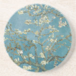 Porta-copos Almond Blossom Van Gogh<br><div class="desc">Almond Blossoms é um grupo de várias pinturas feitas em 1888 e 1890 por Vincent van Gogh em Arles e Santo-Rémy, no sul da França, de árvores florescentes de amêndoas. Flores eram especiais para van Gogh. Representavam despertar e esperança. Ele os apreciava esteticamente e achava alegria em pintar árvores floridas....</div>