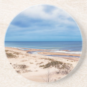 Porta-copos Areia branca perto do mar Báltico, na Letónia