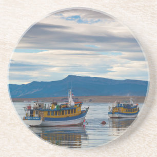 Porta-copos Barcos turísticos na baía de Seno Ultima Esperanza