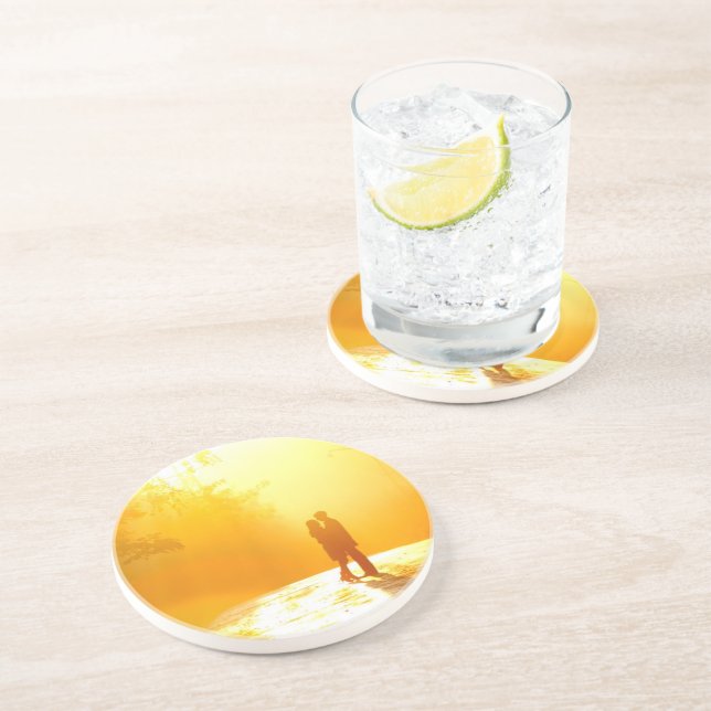 Porta-copos Beijando o casal na luz solar (Lateral)