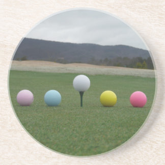 Porta-copos Bolas de Golfe de cor brilhante em uma montanha