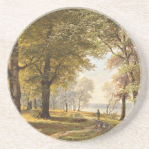 Caminho da Floresta com Hiker no outono