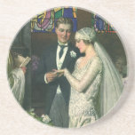 Porta-copos Casamento vintage, noiva e noiva com Menorah<br><div class="desc">Ilustração Vintage,  amor e cerimônia de casamento romântica,  com uma imagem de um casal se casando em uma bela sinagoga com vitrines coloridas,  flores e uma menorah de sete galhos. A noiva está vestindo um longo vestido branco e o noivo é bonito em seu smoking.</div>