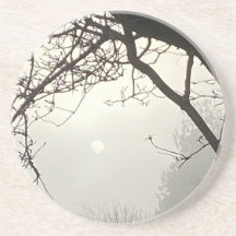 Céu Branco E Sol Dramaticamente Enquadrados Por Ár