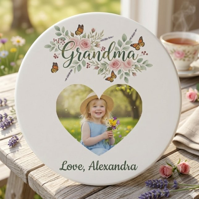 Porta-copos Conjunto de Posa-Copos Floral Borboleta Vovó (A lovely round drink coaster with "Grandma" surrounded by flowers and butterflies, featuring a heart)