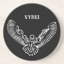 Coruja voadora branca e negra