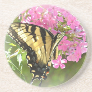Porta-copos De Arenito Borboleta em flores cor-de-rosa