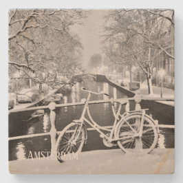 Porta copos de pedra em Amsterdam na neve