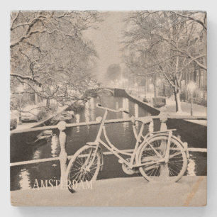 Porta copos de pedra em Amsterdam na neve