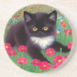Porta-copos Gustav Klimt Tuxedo Cat<br><div class="desc">Porta copos Sandstone com um gato Gustav Klimt tuxedo! Este adorável gatinho preto e branco se senta num campo de flores vermelhas,  azuis,  brancas e laranja. Um presente incrível para amantes de gatos e entusiastas de arte austríacos!</div>