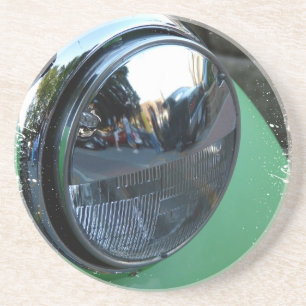 Porta-copos Luz de ouvido sobre um Carro vintage verde