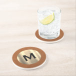 Porta-copos Monograma Dourado Metálico Brutado de luxo<br><div class="desc">Design de monograma com luxo mínimo apresenta um monograma de ouro escovado com sua tipografia de blocos clássicos em um fundo de textura marrom liso e aflita para um simples olhar na moda luxuoso.</div>