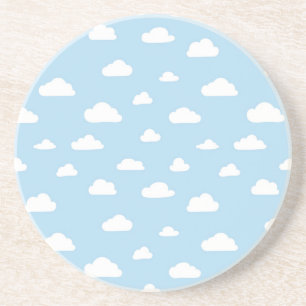 Porta-copos Nuvens brancas de desenhos em segundo plano azul