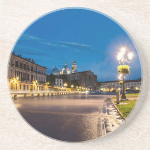 Porta-copos Prato della Valle à noite em Padova, Itália