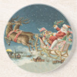 Porta-copos Santa Claus Christmas Antique Sleigh Reindeer<br><div class="desc">Papais noeis de Natal no seu trenó - Esta imagem é de um antigo cartão de Natal antigo dos anos 1800. Mostra papais noeis no trenó na véspera de Natal,  com suas renas e brinquedos!</div>