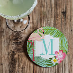 Porta-copos Tropical Flamingo e Hibiscus Flowers Monograma<br><div class="desc">A design de porta copos de de bebida personalizada apresenta um monograma personalizado inicial / letra emoldurada por um flamingo bonito cor-de-rosa e folhas de palma tropical exuberantes e flores de hibisco. As cores vibrantes incluem cor rosa, magenta, amarela, verde, marisco e azul aqua. Perfeito para decoração de verão ou...</div>