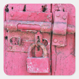Porta do vintage e etiqueta de madeira cor-de-rosa