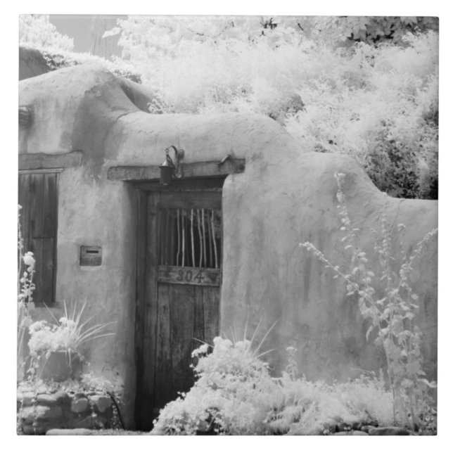 Porta e entrada típica de adobe em Papais noeis Fe (Frente)