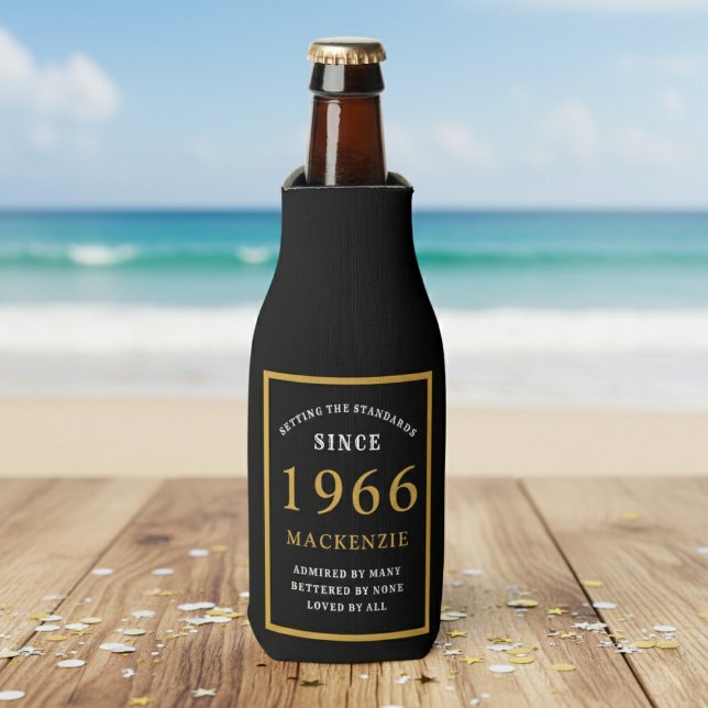 Porta-garrafa 60th Birthday 1966 Name Elegant Chic Black Gold (Born 1966 bottle cooler. Beach background.)