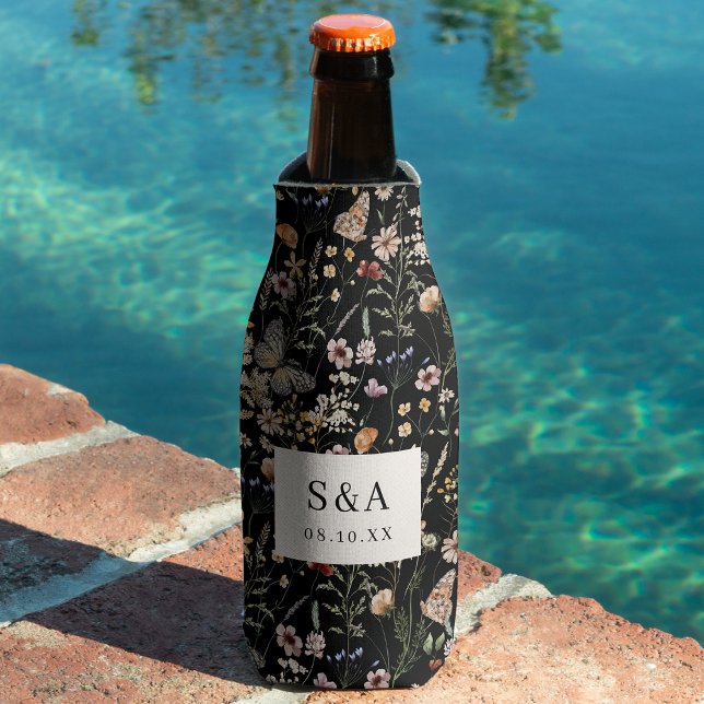Porta-garrafa Casamento Floral Boho Preto (Moody Black Boho Floral Wedding Bottle Cooler Monogrammed by Pained Paperie
)