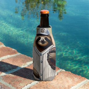 Porta-garrafa "Slugger Sloth: Devagar e Estável na Placa"