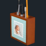 Porta-lápis Aqua Claro | Foto com quadro de latência<br><div class="desc">Mostre duas das suas fotos favoritas com este organizador prático de mesas, com um sutil aqua de tartaruga e um padrão branco de girino que enquadram cada uma das suas fotos. A paleta de cores de chic é perfeita para fotos valiosas do seu bebê ou menina, família ou animal de...</div>