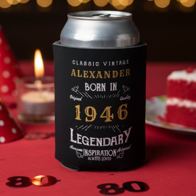 Porta-lata 80 Personalizado Apelido Aniversário do Ano Legend (80th birthday can cooler on a red party table.)