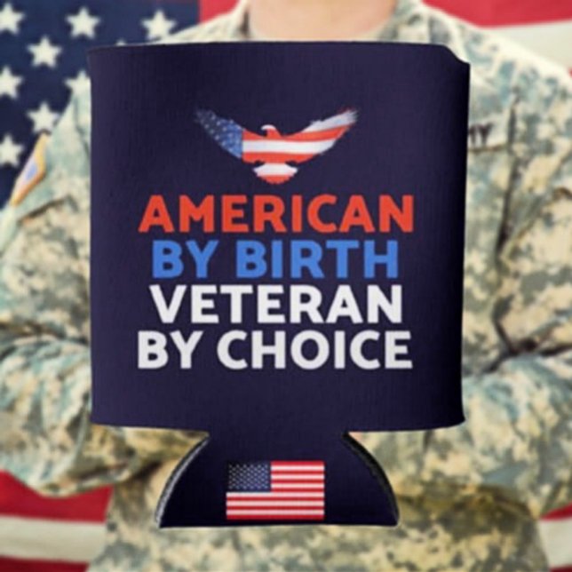 Porta-lata American By Birth, Veteran By Choice | Patriótico (Criador carregado)