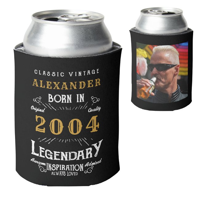 Porta-lata Aniversário de 21 anos Personalizado Adicionar Nom (Personalized 21st birthday can cooler with custom name, year and photo template.)