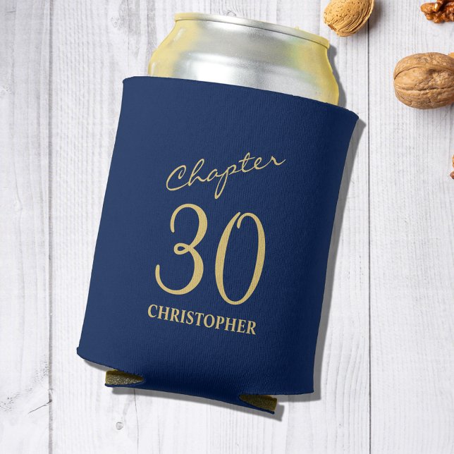 Porta-lata aniversário de 30 anos Capítulo 30 Azul Dourado (Personalized 30th Birthday Chapter 30 Blue Gold Can Cooler
)