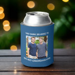 Porta-lata Azul Clássico de Fotografia Personalizada do Melho<br><div class="desc">Dê aos seus melhores padrinhos de casamento um presente divertido com este azul clássico fotográfico personalizado pode resfriar com texto branco. Personalize facilmente com uma fotografia favorita de você e seus padrinhos de casamento, padrinho de casamento ou melhor homem. Pode personalizar "Esta Bebida" para as suas bebidas favoritas (por exemplo,...</div>