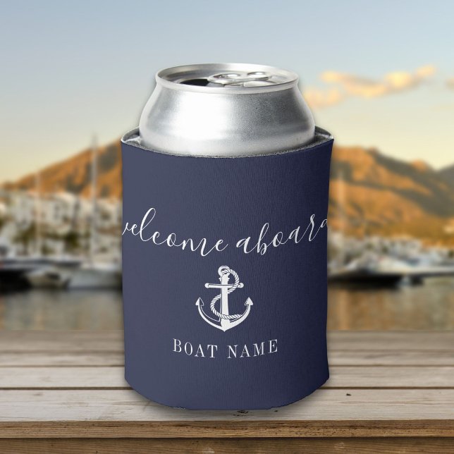 Porta-lata Bote de boas-vindas Marinho azul (Welcome Aboard Boat Name Navy Blue Can Cooler)