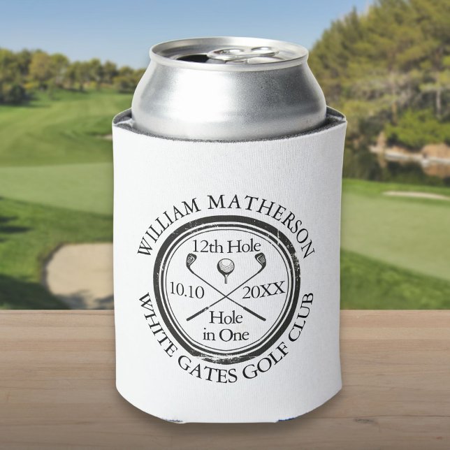Porta-lata Buraco de Golfe em Um Clássico Personalizado (Golf Hole in One Classic Personalized Can Cooler)