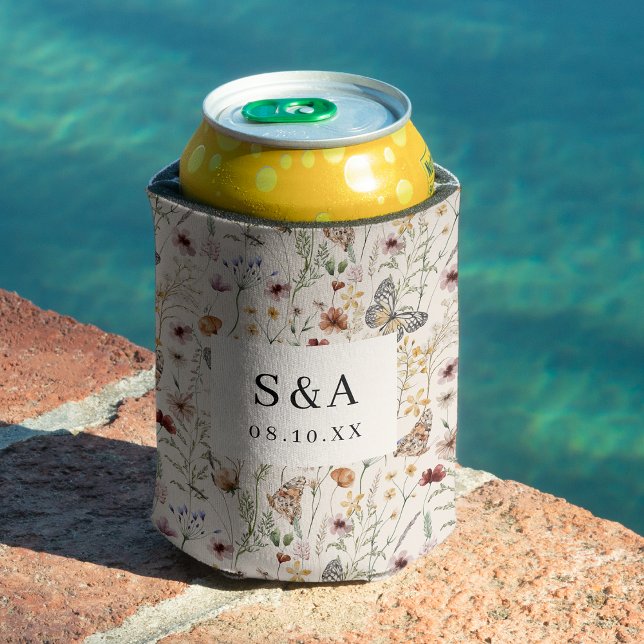 Porta-lata Casamento Floral Boho (Tan Wildflower with Butterflies Floral Boho Wedding Can Cooler by Painted Paperie
)