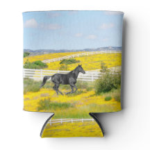 Cavalo Negro Correndo no Campo de Flores