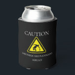 Porta-lata Cuidado Com Travessuras Embriagadas à Frente Diver<br><div class="desc">Este design foi criado através de arte digital. Ele pode ser personalizado na área fornecida ou personalizado escolhendo a opção "clique para personalizar ainda mais" e alterando o nome, iniciais ou palavras. Você também pode alterar a cor e o estilo do texto ou excluir o texto para um design apenas...</div>