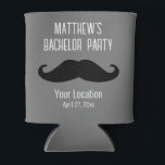 Porta-lata Despedida de Casamento do Bachelor Party Black Mus<br><div class="desc">Esta despedida de solteiro do bigode preto pode fazer um favor perfeito para um padrinho de casamento ou um melhor homem! Personalize com o nome do grupo e o título do evento,  o local do partido solteiro ou outra mensagem personalizada e a data do partido solteiro.</div>