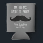 Porta-lata Despedida de Casamento do Bachelor Party Black Mus<br><div class="desc">Esta despedida de solteiro do bigode preto pode fazer um favor perfeito para um padrinho de casamento ou um melhor homem! Personalize com o nome do grupo e o título do evento,  o local do partido solteiro ou outra mensagem personalizada e a data do partido solteiro.</div>