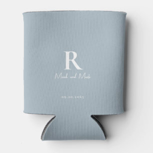 Porta-lata Dusty Blue Monograma e Nomes de Casais Casamento