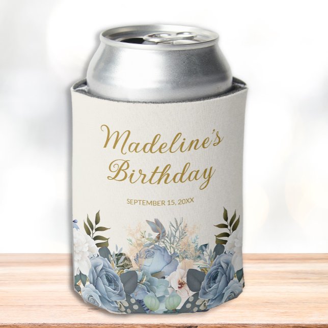 Porta-lata Dusty Blue White Floral Dourado Aniversário (Elegant dusty blue and white watercolor floral birthday party can cooler.)