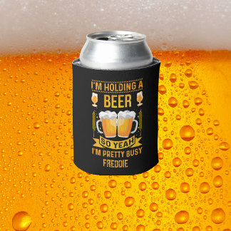Porta-lata Engraçado personalizado segurando uma cerveja