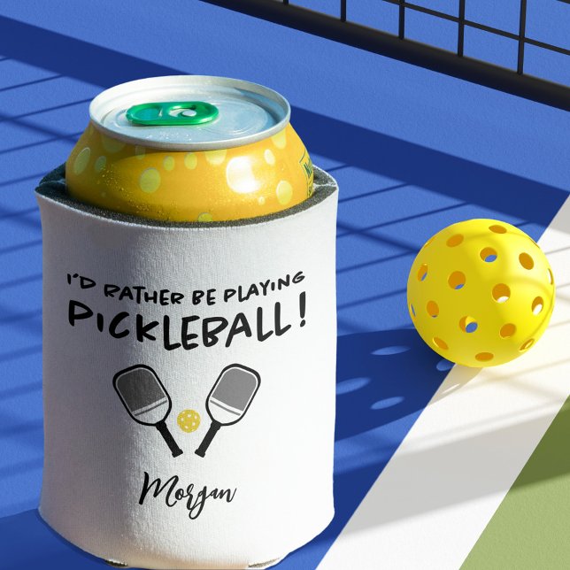 Porta-lata Eu Preferiria Estar Jogando Pickleball Nome Person (I'd Rather Be Playing Pickleball Custom Name Funny Can Cooler)