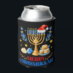 Porta-lata Feliz Chrismukkah Holiday Hanukkah Pajama<br><div class="desc">Esta roupa de Natal Feliz é o presente perfeito de Chanucá para homens judeus,  mulheres,  crianças. Tee de Natal judaico perfeito para vestir perto do seu Ornamento Chanukah,  Decorações,  Meias,  Velas e Menorah durante os feriados de inverno!</div>