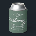 Porta-lata Festa de Despedida de Solteira Tema Acampamento Pe<br><div class="desc">Prepare-se para a festa de despedida de solteira tema acampamento definitiva com esses porta-latas personalizados! Mantenha suas bebidas geladas com estilo com esses brindes de festa exclusivos que são perfeitos para uma despedida de solteira na montanha ou cabana. Esses porta-latas personalizados também são ótimos presentes para as damas de honra,...</div>