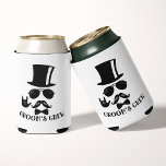 Porta-lata Festa de Hipster de Tripulação do Groom<br><div class="desc">Prepare a equipe do seu noivo em estilo com estas latas personalizadas de hipster. Apresentando um design ousado com um chapéu de cima, óculos de sol e um bigode, esses resfriadores adicionam um toque peculiar, mas elegante, a qualquer festa de solteiro. Perfeito para manter as bebidas frias enquanto mostra a...</div>