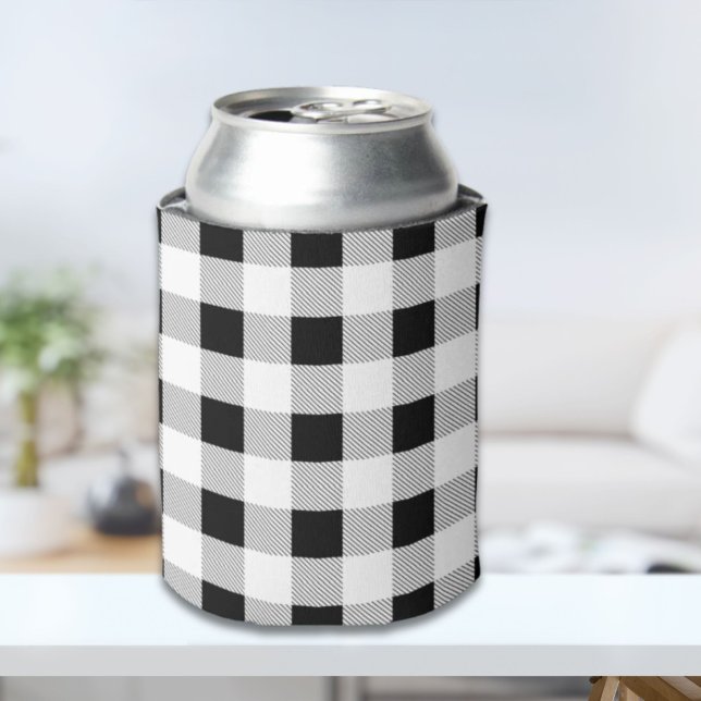 Porta-lata festa de xadrez de búfalos brancos negros da rufia (rustic farmhouse black white buffalo plaid party can cooler)